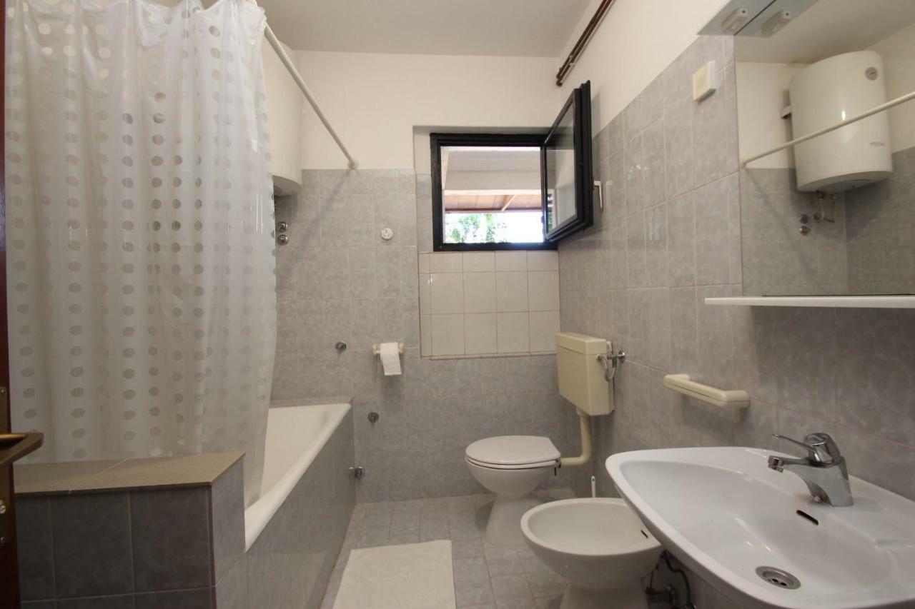 Apartment Sasa Bozac Porec Bagian luar foto